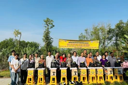 Cơ sở Bảo trợ Xã hội tổng hợp An Dưỡng Viện Tường Nguyên Thiền Uyển trao quà Tết tại xã Tân Trạch