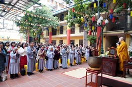 Phật tử Thủ đô về chùa Bằng đón năm mới Ất Tỵ