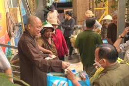 Đại đức Thích Trí Đức được Phật tử, bà con trên địa bàn P.10, Q.Tân Bình quý mến bởi tính cách giản dị và gần gũi