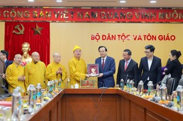Chư vị lãnh đạo GHPGVN thăm, chúc mừng tân Bộ trưởng Đào Ngọc Dung - Ảnh: Cẩm Vân