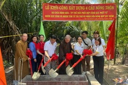 Thực hiện nghi thức khởi công xây dựng cầu nông thôn tại ấp Tân Lợi