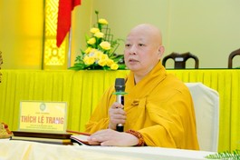 Hòa thượng Thích Lệ Trang giáo giới đến giới tử Đại giới đàn Trí Tấn tại tổ đình Hội Khánh