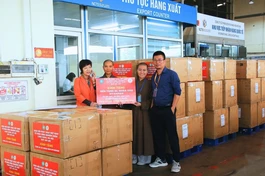 Chư Tăng Ni, Phật tử tổ đình Vĩnh Nghiêm - chùa Long Hưng (TP.Hà Nội) thực hiện chương trình hướng về Myanmar