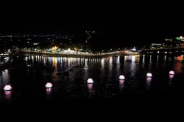 7 hoa sen được thắp sáng trên Đầm Nai kính mừng Đại lễ Phật đản