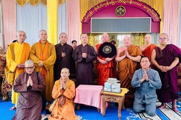 Đoàn Ban Trị sự TP.Biên Hòa thăm, cúng dường tại tu viện Mingun