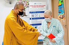 Đại đức Thích Minh Phú hỗ trợ viện phí đến bệnh nhân có hoàn cảnh khó khăn tại Bệnh viện Ung Bướu TP.HCM - cơ sở 2