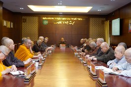 Chư tôn đức Tăng Ni Ban Thường trực tham dự họp