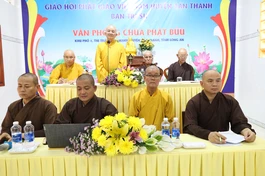 Hòa thượng Thích Minh Thiện phát biểu tại buổi thăm, làm việc với 4 Ban Trị sự GHPGVN huyện, thị xã