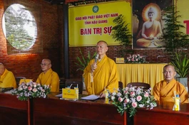 Thượng tọa Thích Phước Thành chủ trì buổi họp