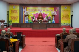 Hòa thượng Thích Bảo Nghiêm ban huấn từ đến chư tôn đức Ban Giảng sư của 18 trường hạ