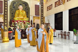 Chư Ni Thường trực Phân ban Ni giới tỉnh cử hành nghi thức kiết giới