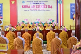 Đại diện hành giả Tăng Ni phát nguyện tinh tấn tu học