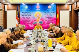 Chư tôn đức Ban Thường trực Hội đồng Trị sự họp tại chùa Quán Sứ - Ảnh: T.M.Q