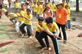 Nhiều trò chơi rèn luyên thể chất cho thanh thiếu niên tại khóa tu