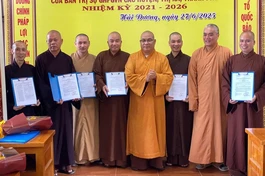 Thượng tọa Thích Thanh Vân trao quyết định công cử đại diện liên hệ công tác của Ban Trị sự GHPGVN tỉnh Hải Dương, nhiệm kỳ 2022-2027 phụ trách các xã phường (mới) 