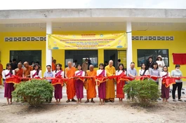 Cắt băng khánh thành 3 phòng học dành cho học sinh Khmer tại P.An Phú, TX.Tịnh Biên