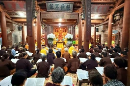 Chư Tăng Ni, Phật tử tham dự trì tụng kinh Dược Sư cầu nguyện quốc thái dân an