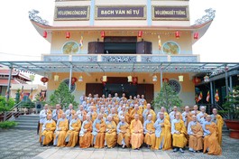 Đoàn Phân ban Ni giới T.Ư tại trường hạ chùa Bạch Vân, tỉnh Vĩnh Long