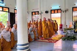 Chư tôn đức Tăng Ni tưởng niệm Ni trưởng Thích nữ Diệu Quang