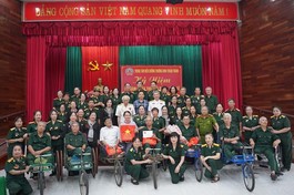 Ban Chủ nhiệm thăm hỏi tới các thương binh, bệnh binh tại Trung tâm Thuận Thành, tỉnh Bắc Ninh