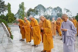 Chư tôn đức Ban Trị sự GHPGVN tỉnh Đồng Tháp viếng Nghĩa trang Liệt sĩ tỉnh (P.Trung An, Đồng Tháp)