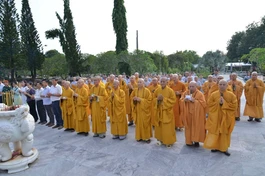  Lễ tưởng niệm, an táng 172 hài cốt liệt sĩ quân tình nguyện tại Nghĩa trang Liệt sĩ Đồi 82