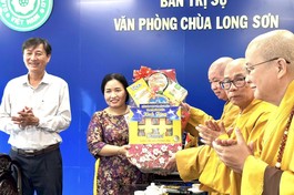 Bà Chamalea Thị Thủy thăm chư tôn đức Ban Thường trực Ban Trị sự tỉnh Khánh Hòa sau sáp nhập