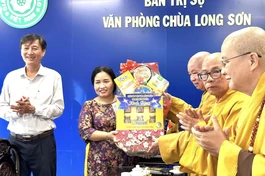 Bà Chamalea Thị Thủy thăm chư tôn đức Ban Thường trực Ban Trị sự tỉnh Khánh Hòa sau sáp nhập