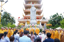 Quang cảnh Lễ an vị tôn tượng Bồ-tát Địa Tạng trong khuôn viên chùa Vĩnh Tràng