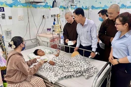 Chùa Văn Thánh trao 207 phần quà cho bệnh nhi Bệnh viện Nhi Đồng 2