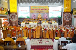 Đại đức Thích Huệ Phát, Hiệu trưởng Trường Trung cấp Phật học Tiền Giang cũ trao Bằng tốt nghiệp đến Tăng Ni sinh Lớp Cao đẳng Phật học khóa VI