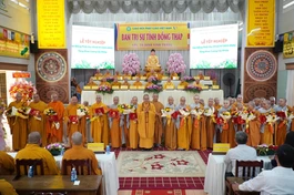 Đại đức Thích Huệ Phát, Hiệu trưởng Trường Trung cấp Phật học Tiền Giang cũ trao Bằng tốt nghiệp đến Tăng Ni sinh Lớp Cao đẳng Phật học khóa VI