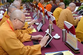 Lần đầu tiên Giáo hội thử nghiệm thực hiện hội nghị không giấy