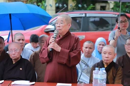 Ni trưởng Thích nữ Nhật Khương cứu trợ đồng bào tỉnh Cao Bằng