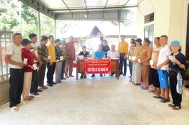 Các tự viện tổ chức đoàn thăm và trao quà hỗ trợ bà con vùng lũ tại các tỉnh, thành phố