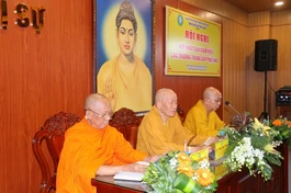 Chư tôn đức chứng minh Hội nghị hiệp thương nhân sự Trường Trung cấp Phật học tỉnh Vĩnh Long sau hợp nhất