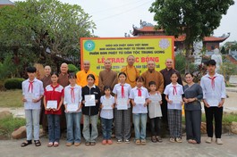 Phân ban Phật tử dân tộc T.Ư đã trao 10 suất học bổng cho học sinh người dân tộc thiểu số tỉnh Lào Cai