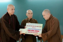 Học viện Phật giáo VN tại Huế thăm và hỗ trợ 200 triệu đồng đến Trường Trung cấp Phật học Nguyên Thiều sau bão lũ
