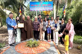 Đoàn thiện nguyện bàn giao giếng khoan cho người dân, trị giá 43 triệu đồng cho chùa Tân Giác (tỉnh Cà Mau)