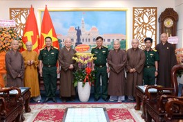 Ban Trị sự GHPGVN TP.HCM chúc mừng Bộ Tư lệnh TP.HCM nhân Kỷ niệm 81 năm ngày thành lập Quân đội Nhân dân Việt Nam - Ảnh: B.Toàn/BGN