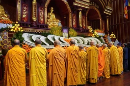 Chư tôn giáo phẩm dâng hương tưởng niệm Đức vua - Phật hoàng Trần Nhân Tông