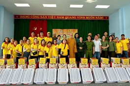 Chương trình từ thiện chia sẻ khó khăn đến bà con vùng bão lũ của chùa Tường Nguyên, TP.HCM