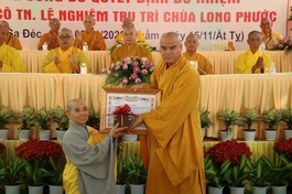 Tại buổi lễ, Thượng tọa Thích Tĩnh Triệt đã trao quyết định bổ nhiệm đến Sư cô Thích nữ Lệ Nghiêm