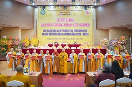 Chư Ni học viên nhận Chứng chỉ hoàn thành khóa bồi dưỡng