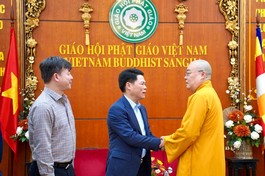 Trưởng lão Hòa thượng Thích Thanh Nhiễu tiếp lãnh đạo Cục An ninh nội địa - Bộ Công an, tại chùa Quán Sứ