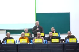 Thượng tọa Thích Tĩnh Triệt phát biểu tại buổi họp của Ban Thường trực