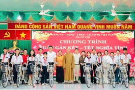 Câu lạc bộ Hạnh Nguyện kết hợp địa phương trao 20 xe đạp cho học sinh nghèo