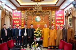 Phái đoàn Ban Tuyên giáo và Dân vận T.Ư thăm và chúc Tết chư tôn đức lãnh đạo GHPGVN tại chùa Quán Sứ