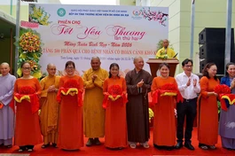 Cắt băng khai mạc "Phiên chợ Tết yêu thương” lần 2 tại Bệnh viện Đa khoa Bà Rịa