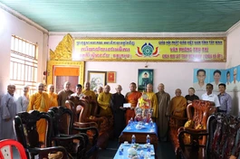 Phái đoàn Ban Trị sự Phật giáo tỉnh thăm các tự viện vùng biên giới nhân Tết Bính Ngọ